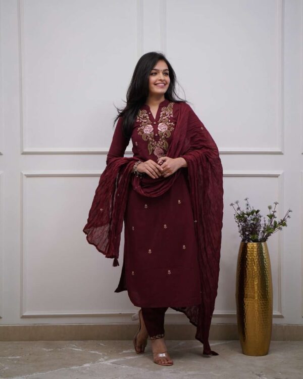 Bloom in Style ? XXL Cotton Dress with Delicate Embroidery & Print(XXL) - Image 6