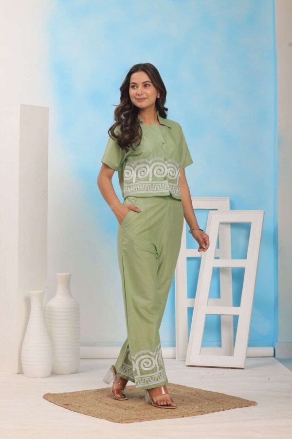 Nature-Inspired Beauty ? Floral Embroidered Cotton Dress (L) - Image 3